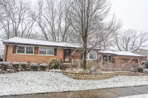 28 S Yale Ave, Arlington Heights, IL 60005