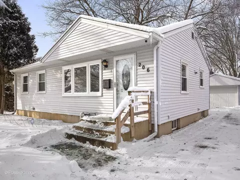 206 N Marion Ave, Bartlett, IL 60103