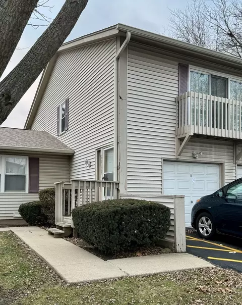 221 Cherokee Dr #D, Bolingbrook, IL 60440