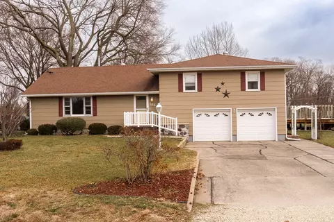 106 9th Ave E, Lyndon, IL 61261