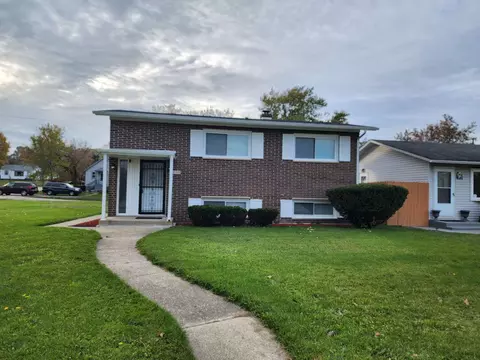 2040 Lewis Ave, North Chicago, IL 60064