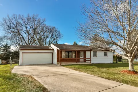 2316 Bonnie Dr, Rockford, IL 61109