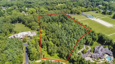 210 Woodhaven Ln, Barrington Hills, IL 60010