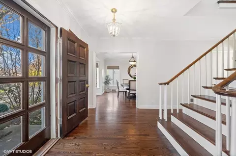 43 Park Ln, Golf, IL 60029 photo 4