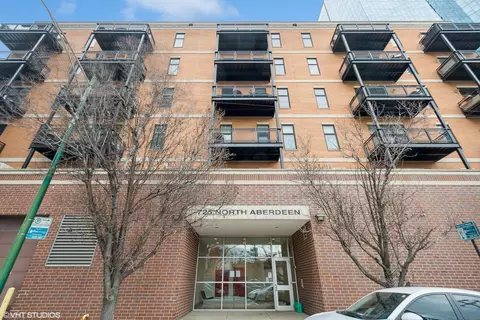 725 N Aberdeen St #602, Chicago, IL 60642