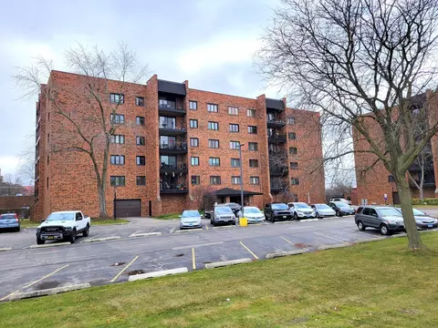9377 Landings Ln #508, Des Plaines, IL 60016