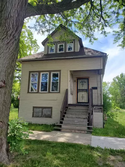 2769 E 82nd St, Chicago, IL 60617 photo 1