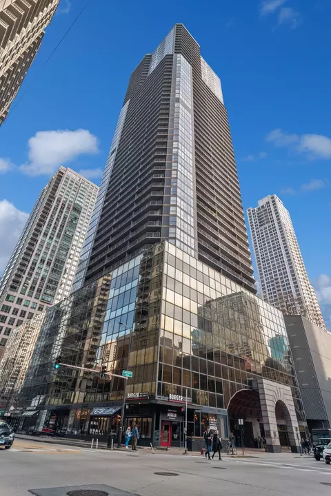 10 E Ontario St #3705, Chicago, IL 60611