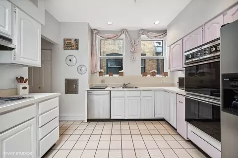Kitchen - 21 Elm St #3C, Chicago, IL 60611 photo 2 of 2