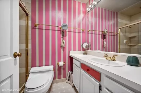 Bath - 21 Elm St #3C, Chicago, IL 60611 photo 1 of 2