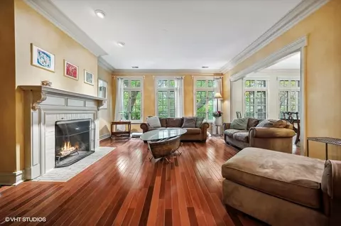 Living - 21 Elm St #3C, Chicago, IL 60611 photo 3 of 4