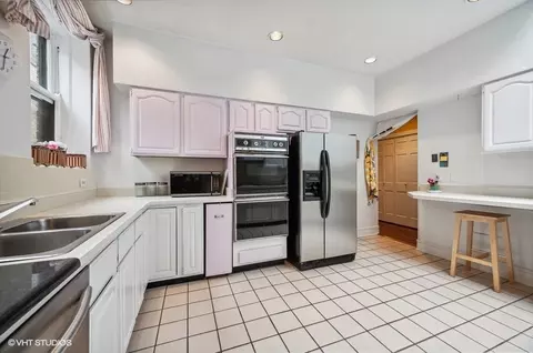 Kitchen - 21 Elm St #3C, Chicago, IL 60611 photo 1 of 2