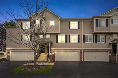 2381 Lundquist Dr, Aurora, IL 60503 photo 2