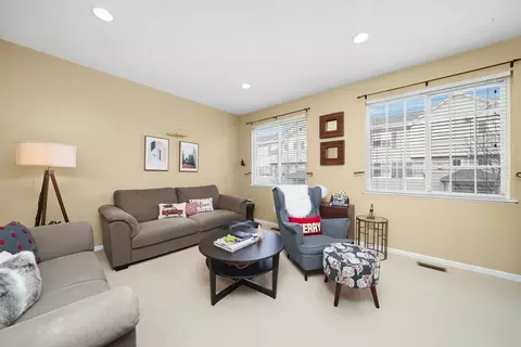 2381 Lundquist Dr, Aurora, IL 60503 photo 4