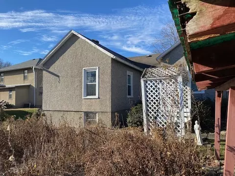 317 Cross St, Peru, IL 61354 photo 9
