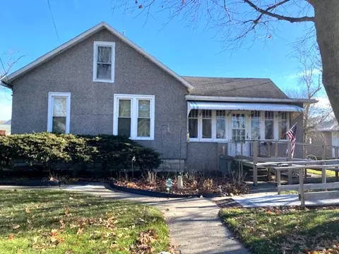 317 Cross St, Peru, IL 61354