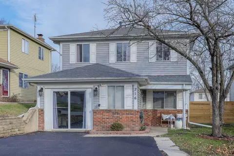 216 Radcliff Dr, Bolingbrook, IL 60440