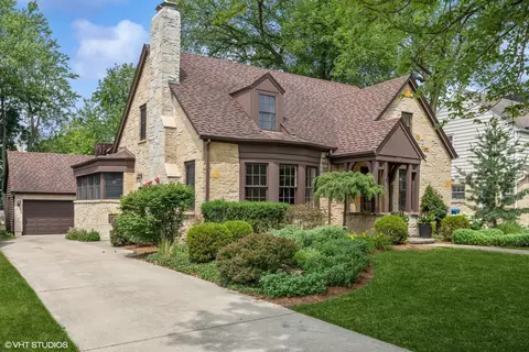 376 S Cottage Hill Ave, Elmhurst, IL 60126