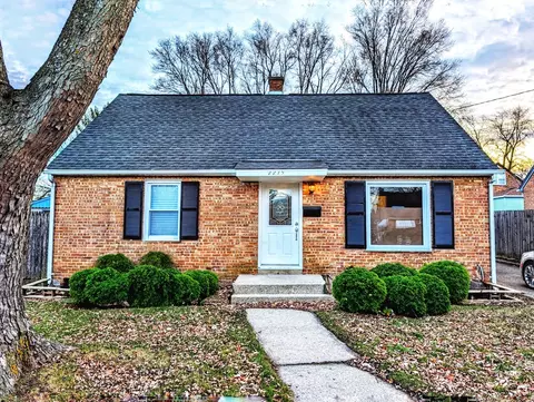 2215 Catalpa Ave, Waukegan, IL 60085