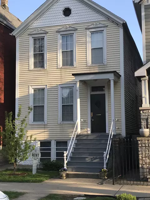1831 W Melrose St, Chicago, IL 60657