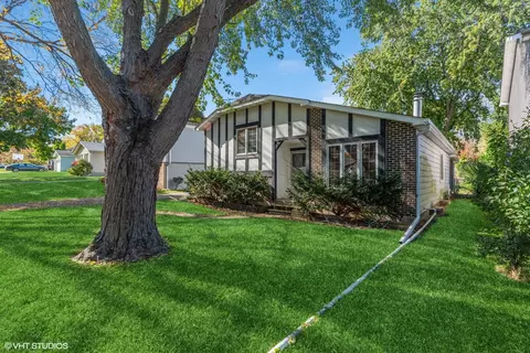 251 Harding Ave, Libertyville, IL 60048