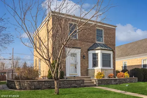 8310 N Oriole Ave, Niles, IL 60714
