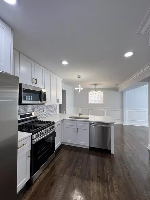 10223 S Forest Ave, Chicago, IL 60628 photo 2