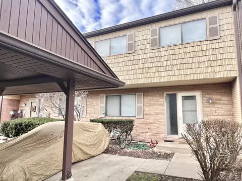 582 Blackfoot Ct, Wheeling, IL 60090