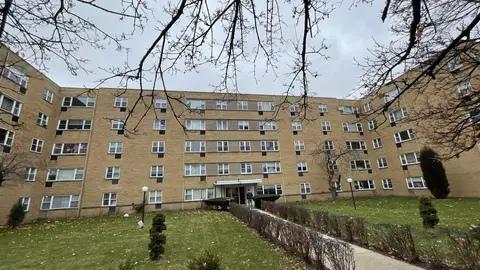 6160 N Damen Ave #504, Chicago, IL 60659