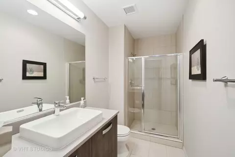 Bath - 65 E Monroe St #4025, Chicago, IL 60603 photo 3 of 3