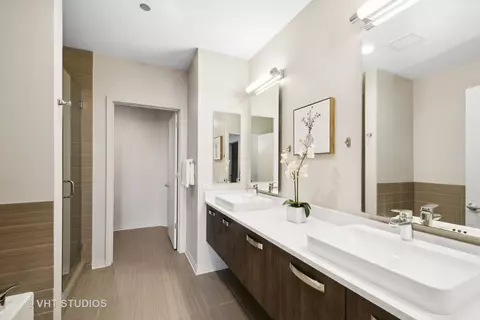 Bath - 65 E Monroe St #4025, Chicago, IL 60603 photo 1 of 3