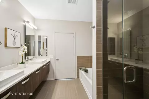 Bath - 65 E Monroe St #4025, Chicago, IL 60603 photo 2 of 3