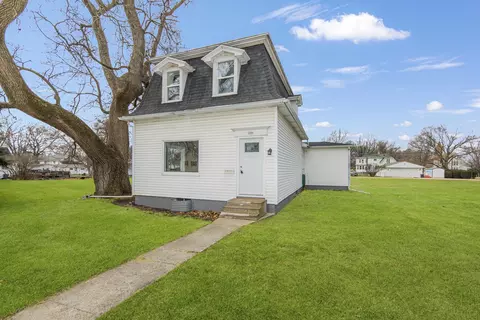 206 S Walnut St, Wenona, IL 61377