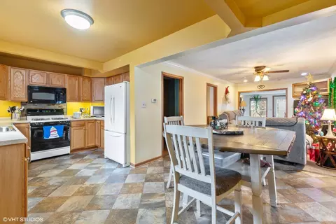 112 South Dr, Lakemoor, IL 60051 photo 5