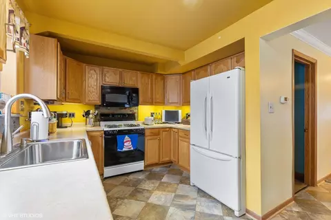 112 South Dr, Lakemoor, IL 60051 photo 3