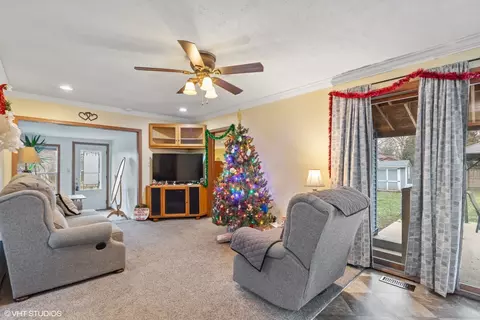 112 South Dr, Lakemoor, IL 60051 photo 2