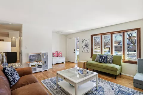 Living - 2101 Robert Dr, Champaign, IL 61821 photo 4 of 7