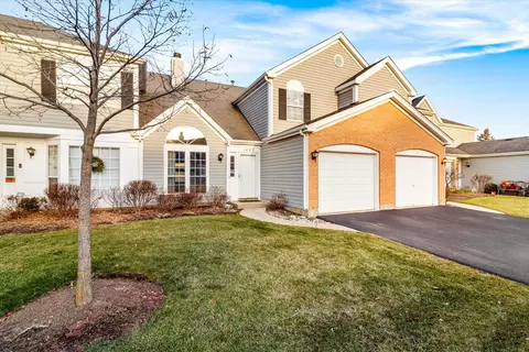 1895 Windsor Ct, Gurnee, IL 60031