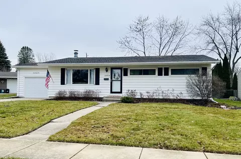 1091 Westview Dr, Rochelle, IL 61068