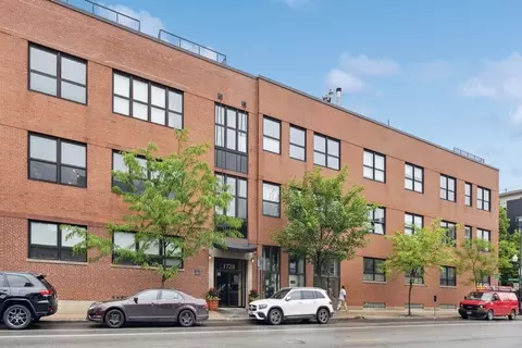 1728 N Damen Ave #210, Chicago, IL 60647
