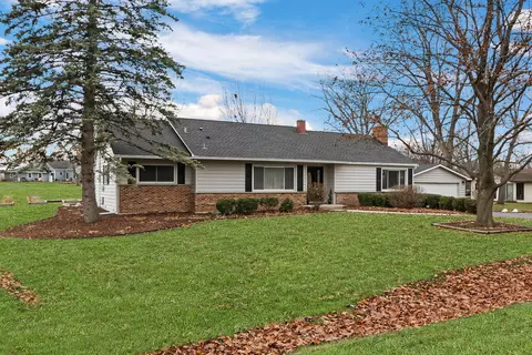 2217 Heathercliff Dr, Libertyville, IL 60048