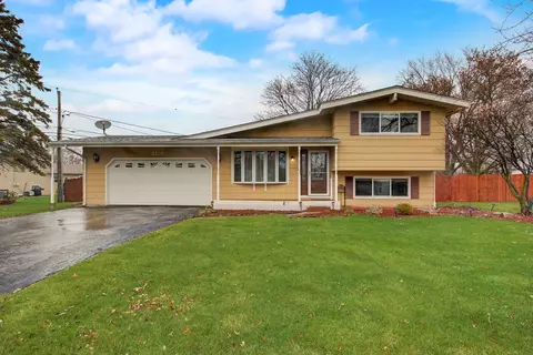 2110 Witchwood Ln, Lindenhurst, IL 60046
