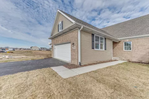 1104 Freedom Rd, Elburn, IL 60119