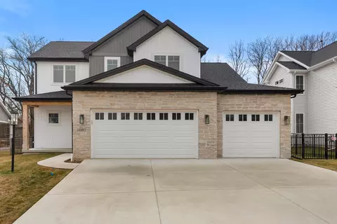 1307 Ravenwood Dr, Mahomet, IL 61853