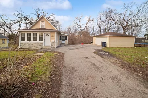 704 Goethe St, Elgin, IL 60123 photo 2