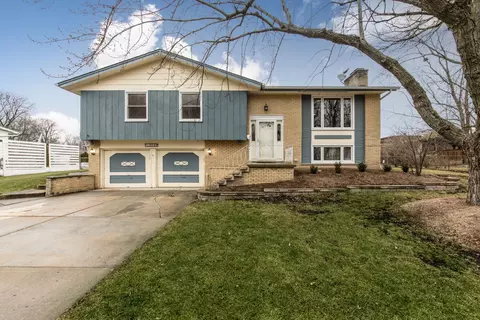 1906 Concordia Ln, Schaumburg, IL 60193