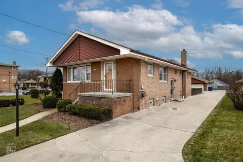 1847 Vermont St, Blue Island, IL 60406