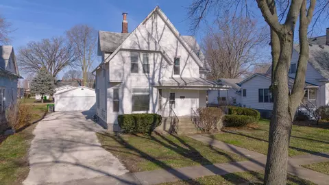 208 E Chestnut St, Fairbury, IL 61739 photo 3