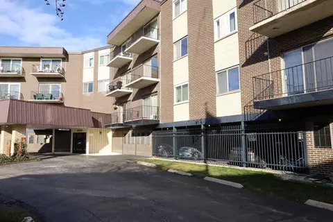 9820 S Pulaski Rd #223, Oak Lawn, IL 60453