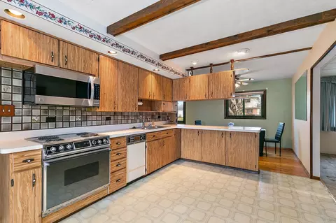350 Apache Ln, Hoffman Estates, IL 60169 photo 10